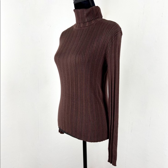 2/$20 Brown Turtleneck Size Medium - Picture 2 of 3